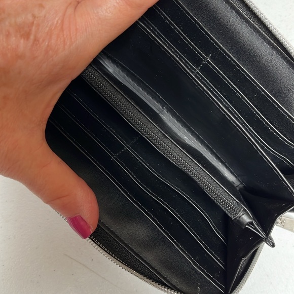 Disney Star Wars The Mandalorian Zip Around Wallet - Picture 3 of 7